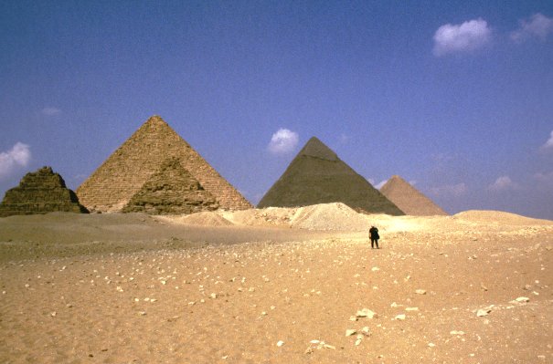 FS vor Pyramiden